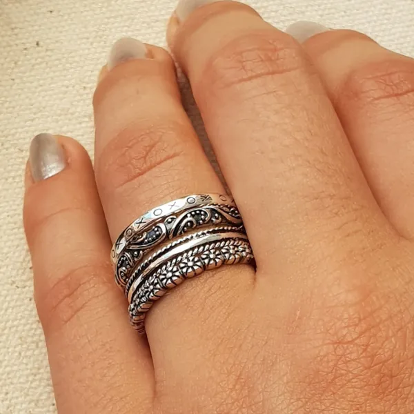Studio Jewellery Feature & Stacker Rings | Rings-Daisy Series Band Ring in Solid 925 Sterling Silver