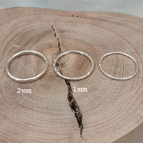 Studio Jewellery Feature & Stacker Rings | Rings-Slim 2mm Hammered Stacker Band