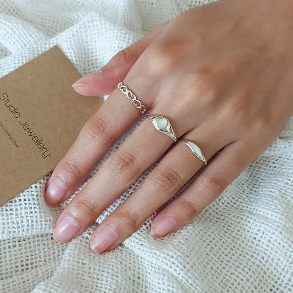 Studio Jewellery Rings-Wave White Shell Silver Ring