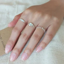 Studio Jewellery Rings-Wave White Shell Silver Ring